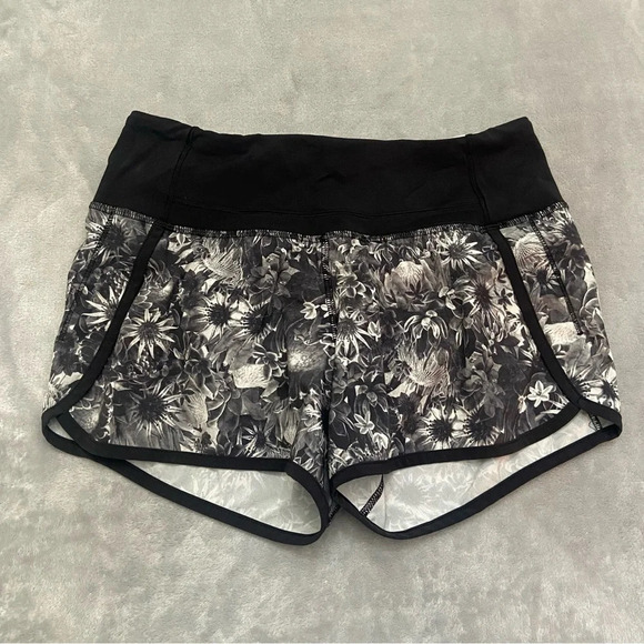 Lululemon Run Times Short Flowabunga Black Angel Wing 21342 - Picture 6 of 12